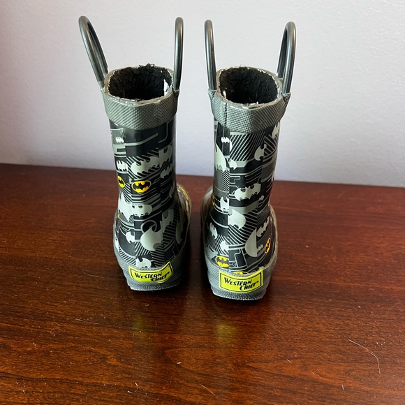 Western Chief Batman Rain and Snow Boots Kids size 5 Black Gray Yellow GUC - Picture 5 of 8